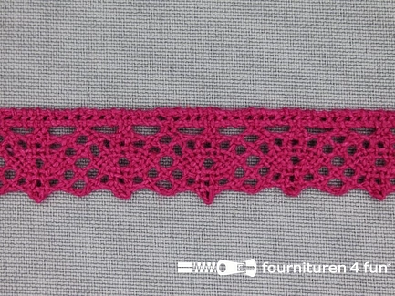 COUPON 10,6 meter Ibiza broderie 15mm donker fuchsia