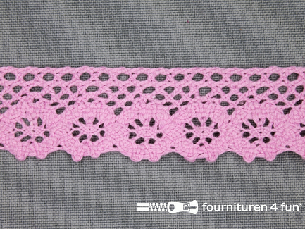 COUPON 2,1 meter (2 stukken, 1,2 + 0,9 meter) Ibiza broderie 23mm barbie roze