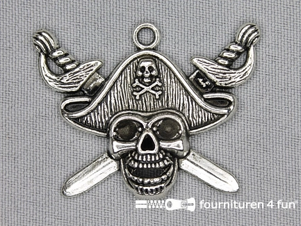 Steampunk hanger 43x35mm piraat zilver
