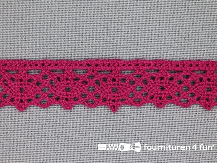 COUPON 10,6 meter Ibiza broderie 15mm donker fuchsia