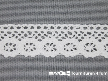 COUPON 13,4 meter (5 stukken, 1,9 + 1,7 + 1,2 + 4 + 4,6 meter) Ibiza broderie 23mm wit