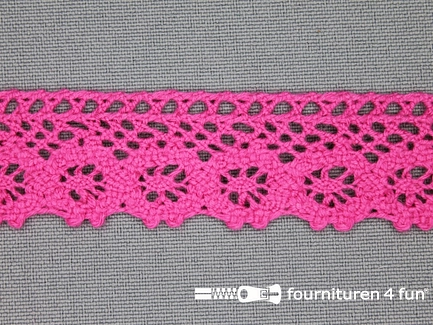 COUPON 9,5 meter (2 stukken, 7,8 + 1,7 meter) Ibiza broderie 23mm Fuchsia