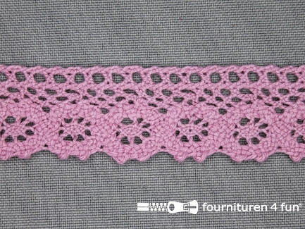 COUPON 9 meter (2 stukken, 8 + 1 meter) Ibiza broderie 23mm oud roze