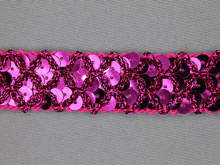 COUPON 5,7 meter (2 stukken, 3 + 2,7 meter) Pailletten band 20mm fuchsia met ruitjes draad