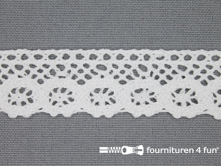 COUPON 13,4 meter (5 stukken, 1,9 + 1,7 + 1,2 + 4 + 4,6 meter) Ibiza broderie 23mm wit