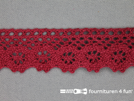 COUPON 9,6 meter (3 stukken, 4,3 + 2,7 + 2,6 meter) Ibiza broderie 23mm bordeaux