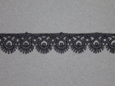 COUPON 6,1 meter (2 stukken, 1 + 5,1 meter) Nylon broderie 15mm antraciet grijs