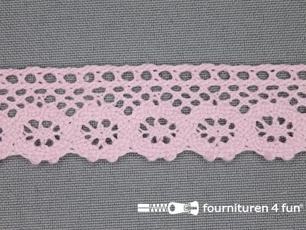 COUPON 8 meter (2 stukken, 7 + 1 meter) Ibiza broderie 23mm licht roze
