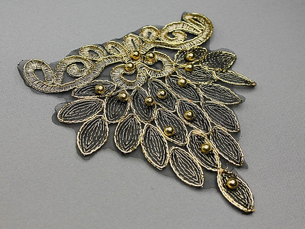 Opzet stuk voor hals / kraag  zwart goud 130x140mm