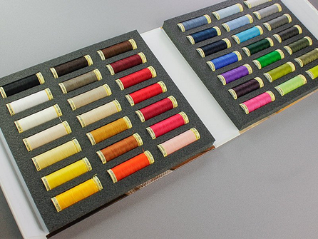 Gütermann Naaigaren album - assortiment van 42 klossen