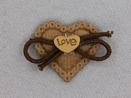 Quilt applicatie 30x28mm hartje "Love" - beige -bruin