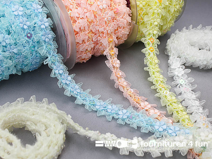 RESTPARTIJ ruim 20 meter Bloemenkant - 27mm - meerdere kleuren