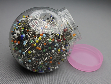 Kopspelden (plastic kop) 0.60x30mm - multicolor - pot met ca. 1000 stuks