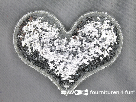 Pailletten applicatie 63x48mm zilver hartvormig kussentje