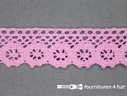 COUPON 2,1 meter (2 stukken, 1,2 + 0,9 meter) Ibiza broderie 23mm barbie roze