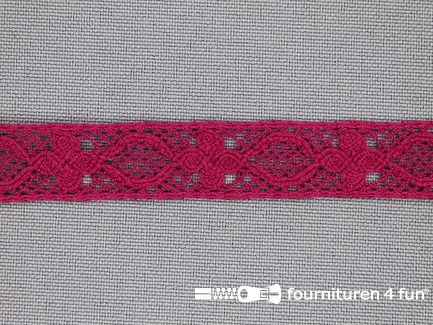 COUPON 8,5 meter Ibiza broderie 13mm donker fuchsia